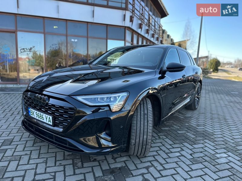 Позашляховик / Кросовер Audi Q8 e-tron 2024 в Рівному
