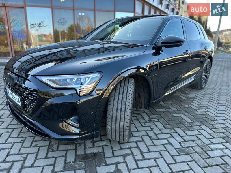 Позашляховик / Кросовер Audi Q8 e-tron 2024 в Рівному