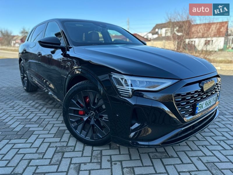 Позашляховик / Кросовер Audi Q8 e-tron 2024 в Рівному