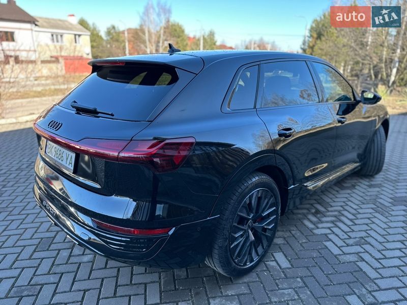 Позашляховик / Кросовер Audi Q8 e-tron 2024 в Рівному