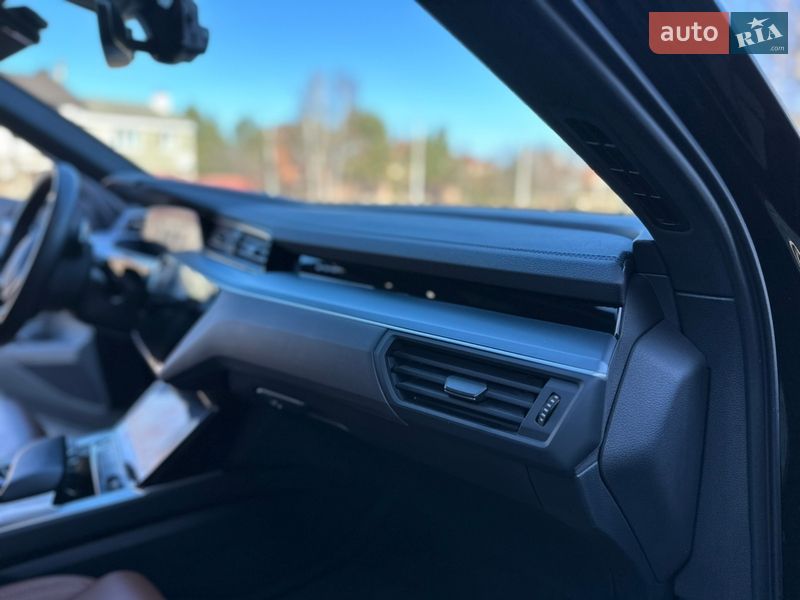 Позашляховик / Кросовер Audi Q8 e-tron 2024 в Рівному