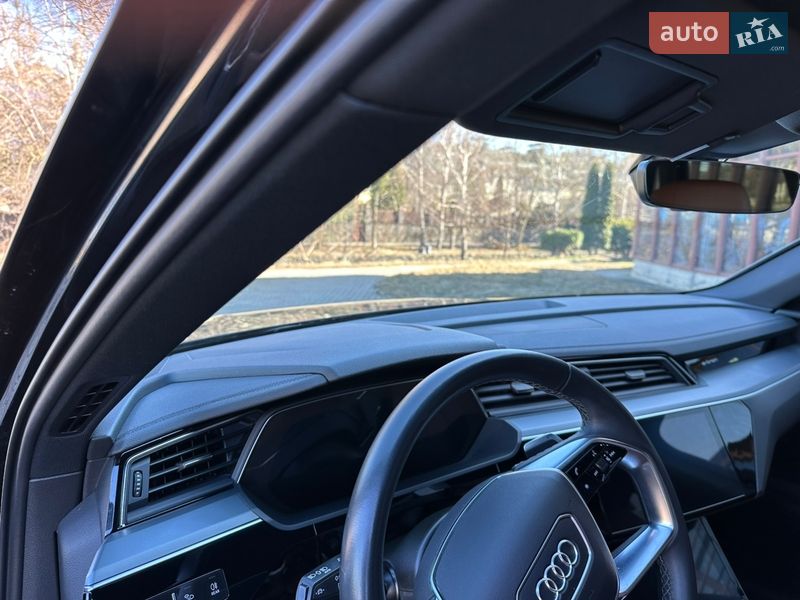 Позашляховик / Кросовер Audi Q8 e-tron 2024 в Рівному