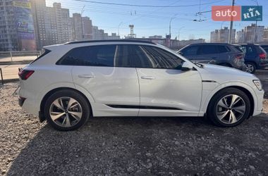 Внедорожник / Кроссовер Audi Q8 e-tron 2023 в Киеве