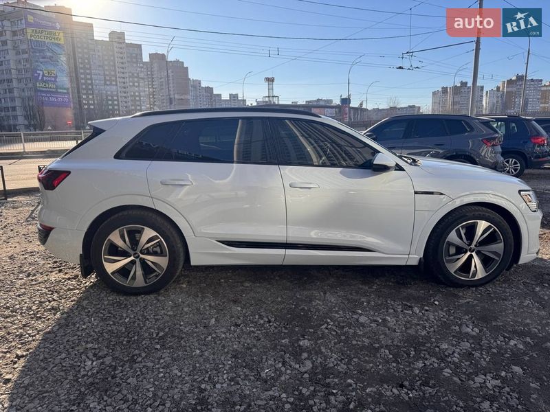 Внедорожник / Кроссовер Audi Q8 e-tron 2023 в Киеве