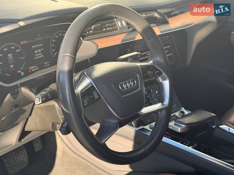 Внедорожник / Кроссовер Audi Q8 e-tron 2023 в Киеве