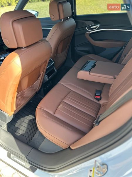 Внедорожник / Кроссовер Audi Q8 e-tron 2024 в Киеве