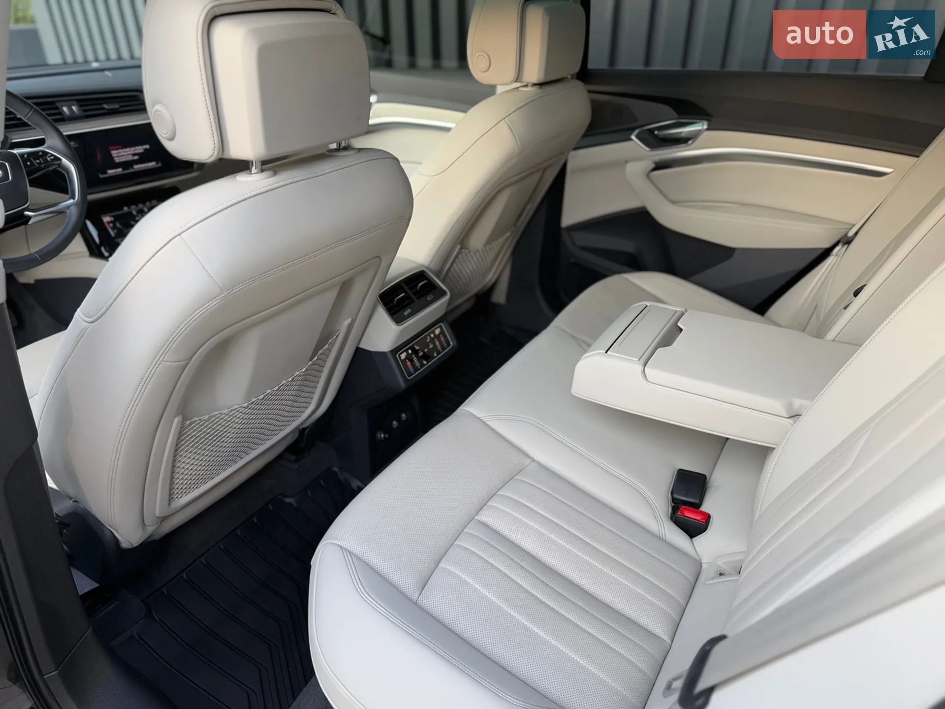 2023 Audi Q8 - мініатюра 27