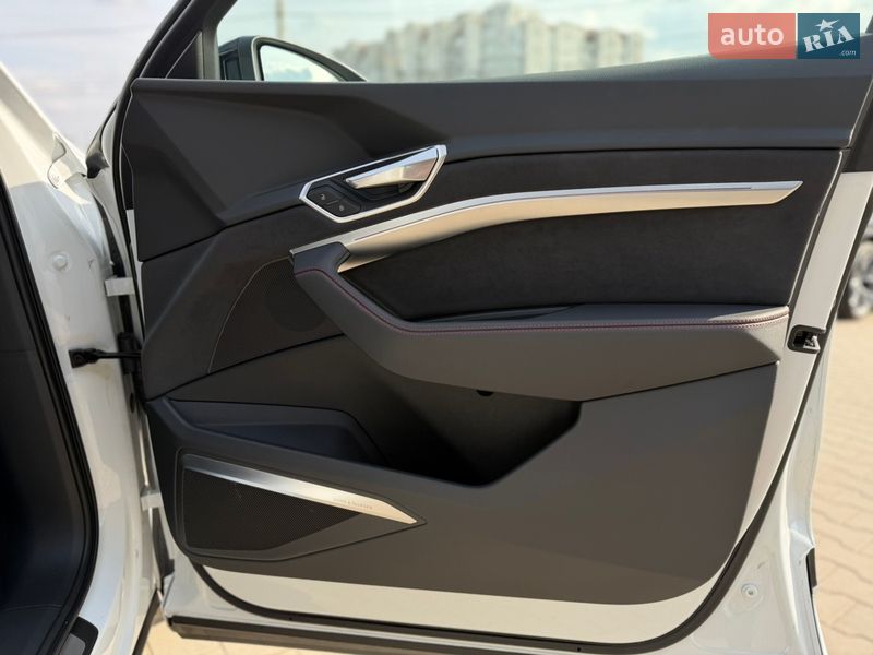 Внедорожник / Кроссовер Audi Q8 e-tron 2023 в Хмельницком