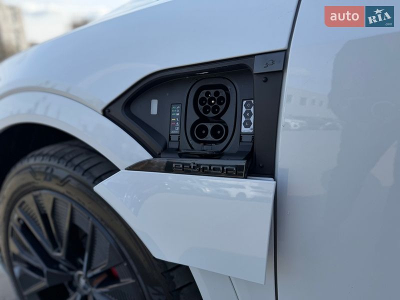 Внедорожник / Кроссовер Audi Q8 e-tron 2023 в Хмельницком