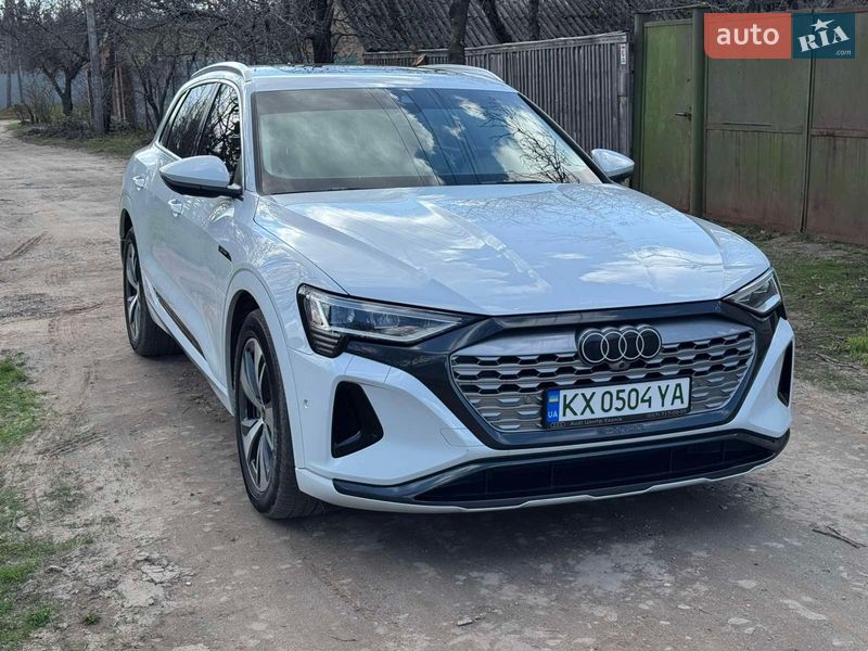 Внедорожник / Кроссовер Audi Q8 e-tron 2023 в Харькове