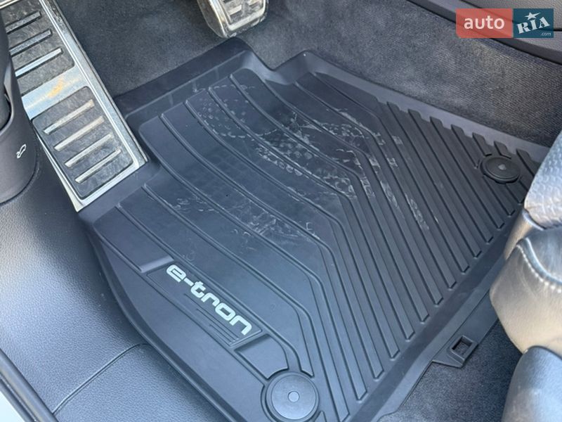 Внедорожник / Кроссовер Audi Q8 e-tron 2023 в Одессе