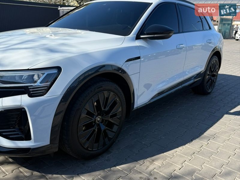 Внедорожник / Кроссовер Audi Q8 e-tron 2023 в Одессе