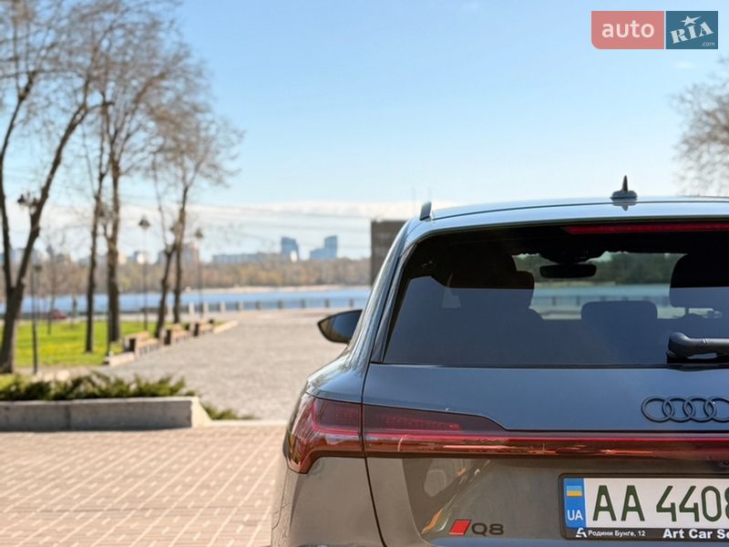 Внедорожник / Кроссовер Audi Q8 e-tron 2024 в Киеве