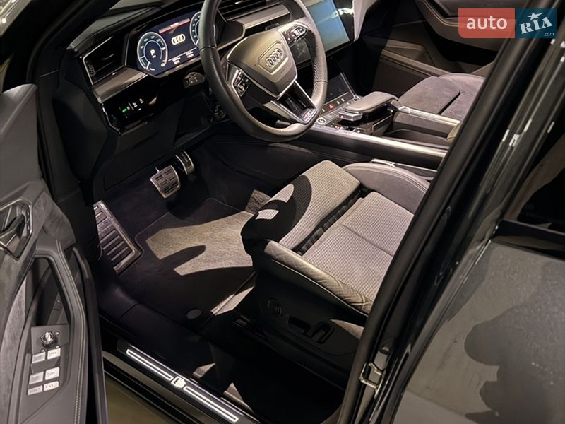 Внедорожник / Кроссовер Audi Q8 e-tron 2024 в Киеве