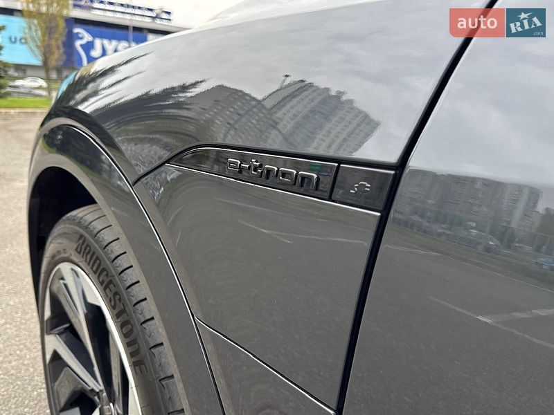 Внедорожник / Кроссовер Audi Q8 e-tron 2024 в Киеве