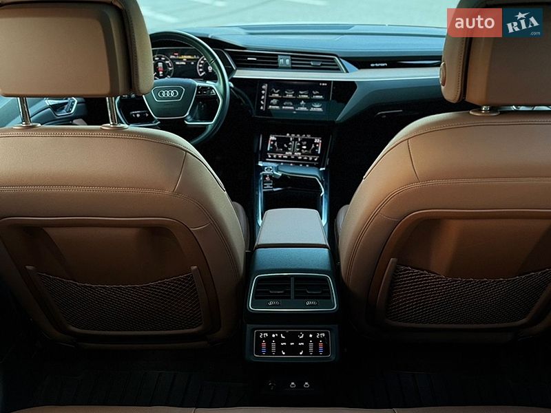 Внедорожник / Кроссовер Audi Q8 e-tron 2023 в Львове