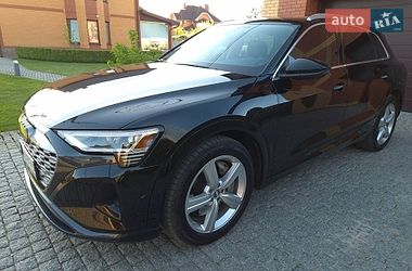 Позашляховик / Кросовер Audi Q8 e-tron 2023 в Києві