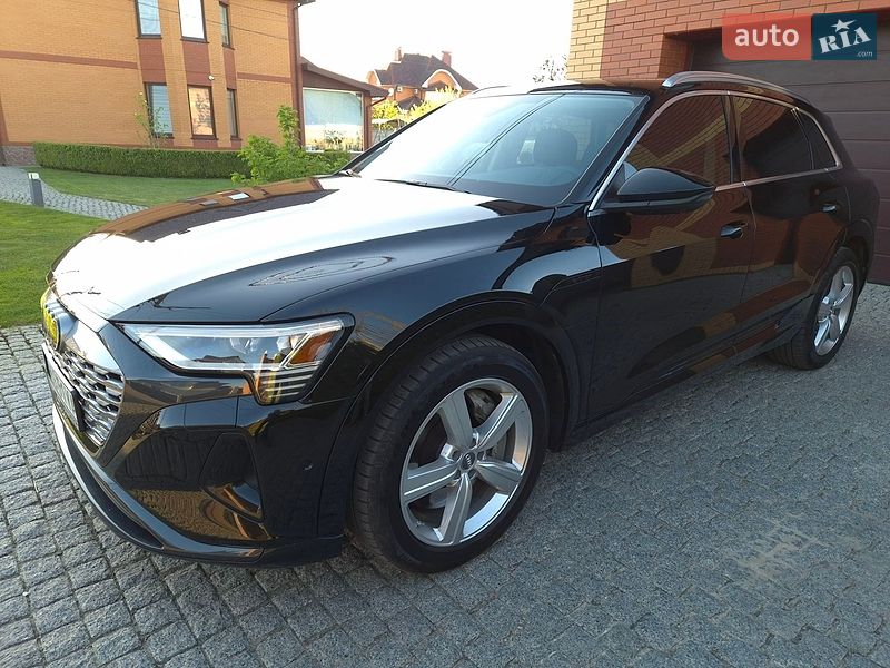 Позашляховик / Кросовер Audi Q8 e-tron 2023 в Києві