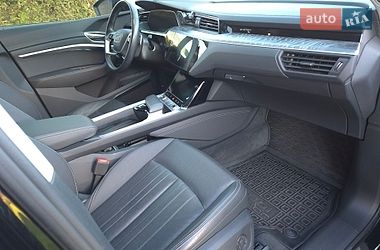 Позашляховик / Кросовер Audi Q8 e-tron 2023 в Києві