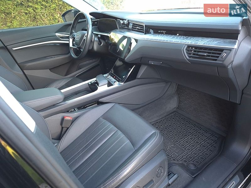 Позашляховик / Кросовер Audi Q8 e-tron 2023 в Києві