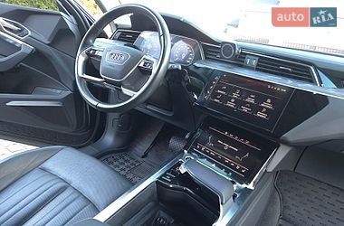 Позашляховик / Кросовер Audi Q8 e-tron 2023 в Києві