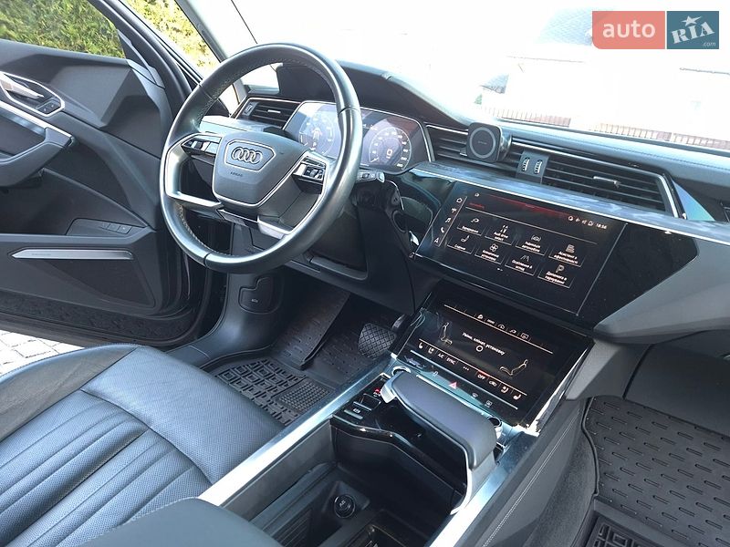 Позашляховик / Кросовер Audi Q8 e-tron 2023 в Києві