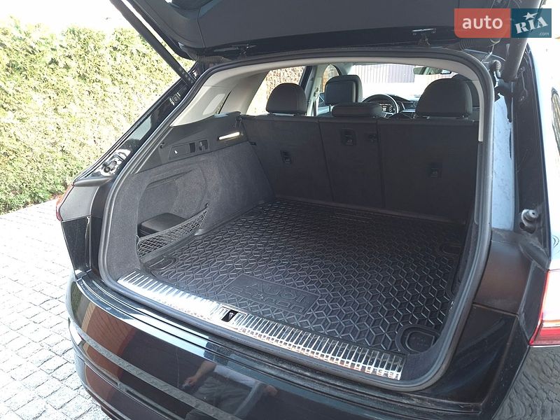 Позашляховик / Кросовер Audi Q8 e-tron 2023 в Києві