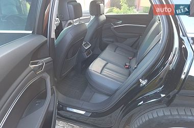 Позашляховик / Кросовер Audi Q8 e-tron 2023 в Києві