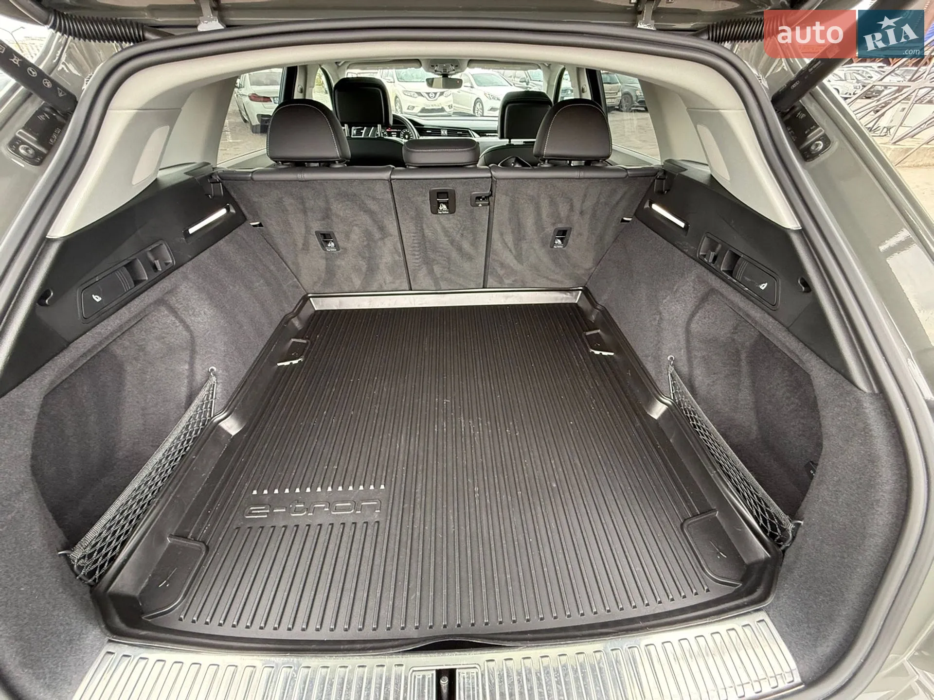2023 Audi Q8 - мініатюра 17