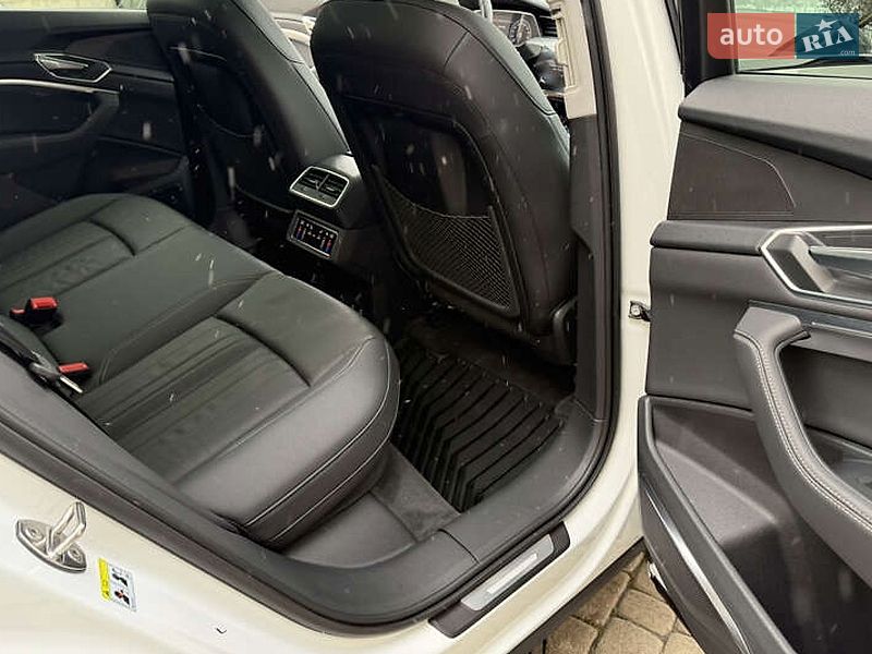 Внедорожник / Кроссовер Audi Q8 e-tron 2023 в Ужгороде