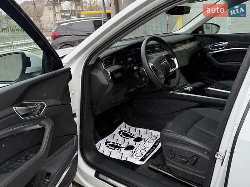 Внедорожник / Кроссовер Audi Q8 e-tron 2023 в Ужгороде