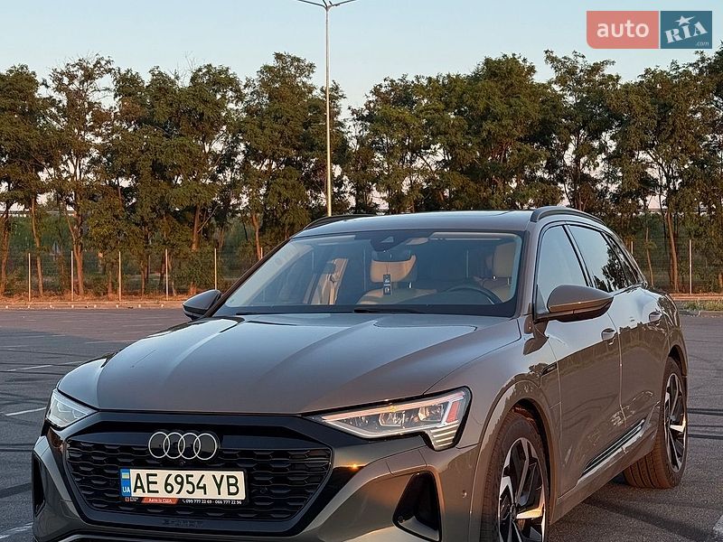 Audi Q8 e-tron, photos from the listing