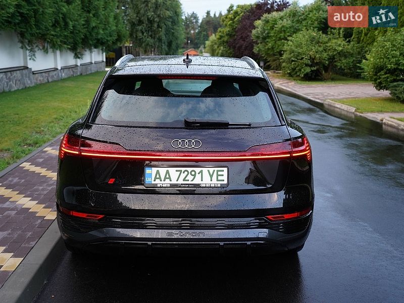 Внедорожник / Кроссовер Audi Q8 e-tron 2023 в Киеве