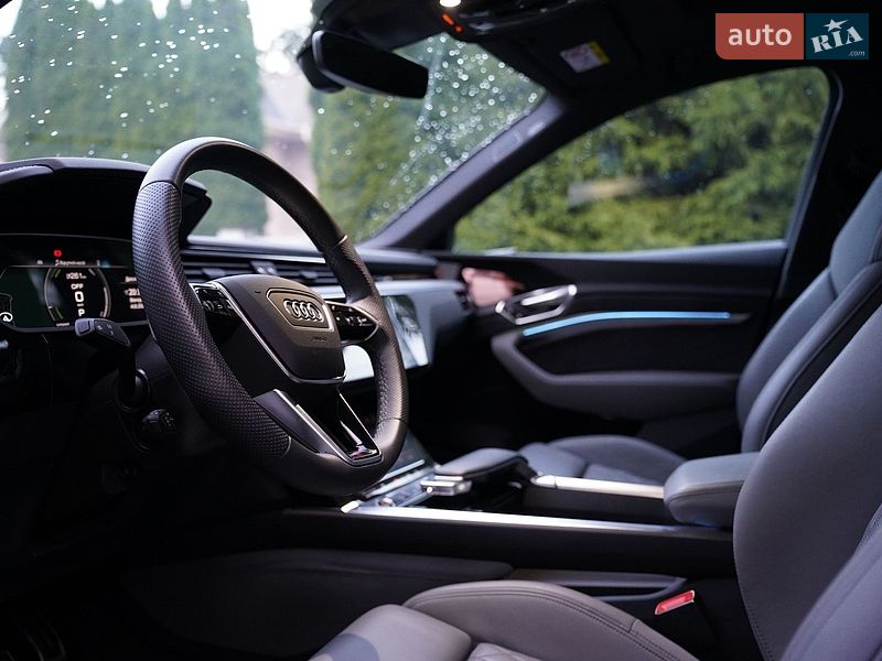 Внедорожник / Кроссовер Audi Q8 e-tron 2023 в Киеве