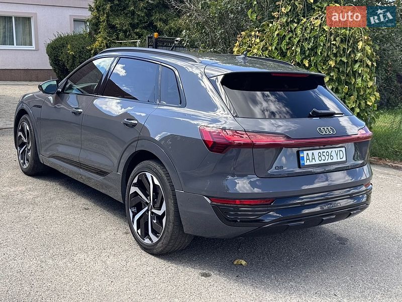 Внедорожник / Кроссовер Audi Q8 e-tron 2023 в Киеве