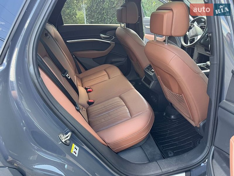 Внедорожник / Кроссовер Audi Q8 e-tron 2023 в Киеве
