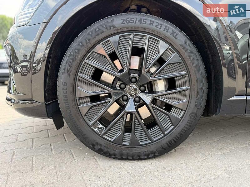 Внедорожник / Кроссовер Audi Q8 e-tron 2023 в Хмельницком