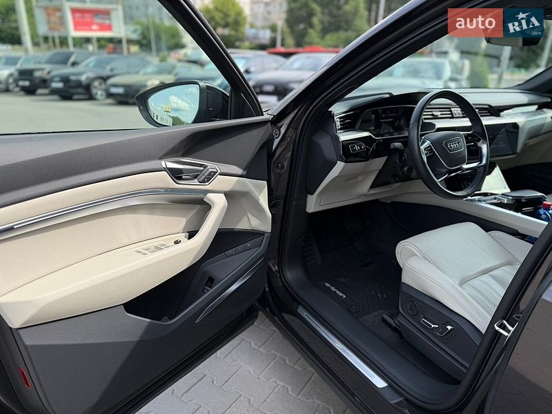Внедорожник / Кроссовер Audi Q8 e-tron 2023 в Хмельницком