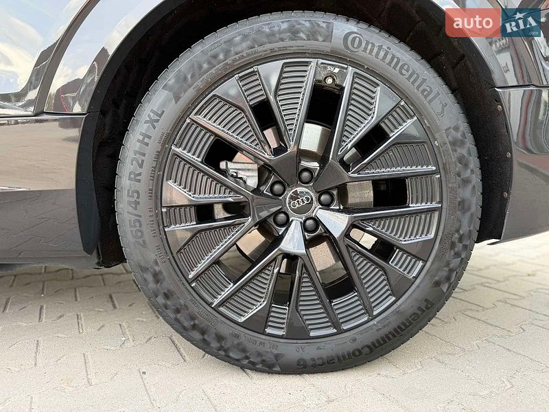 Внедорожник / Кроссовер Audi Q8 e-tron 2023 в Хмельницком