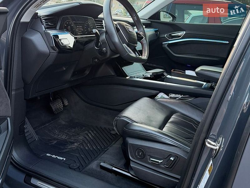 Позашляховик / Кросовер Audi Q8 e-tron 2023 в Житомирі