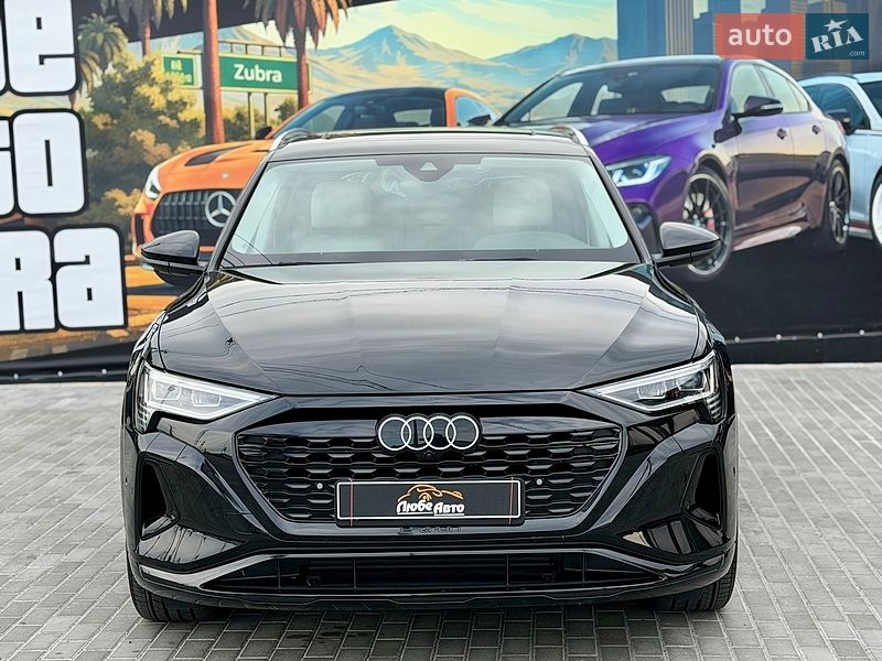 Позашляховик / Кросовер Audi Q8 e-tron 2023 в Львові