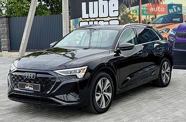 Позашляховик / Кросовер Audi Q8 e-tron 2023 в Львові