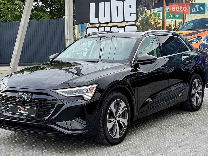 Позашляховик / Кросовер Audi Q8 e-tron 2023 в Львові