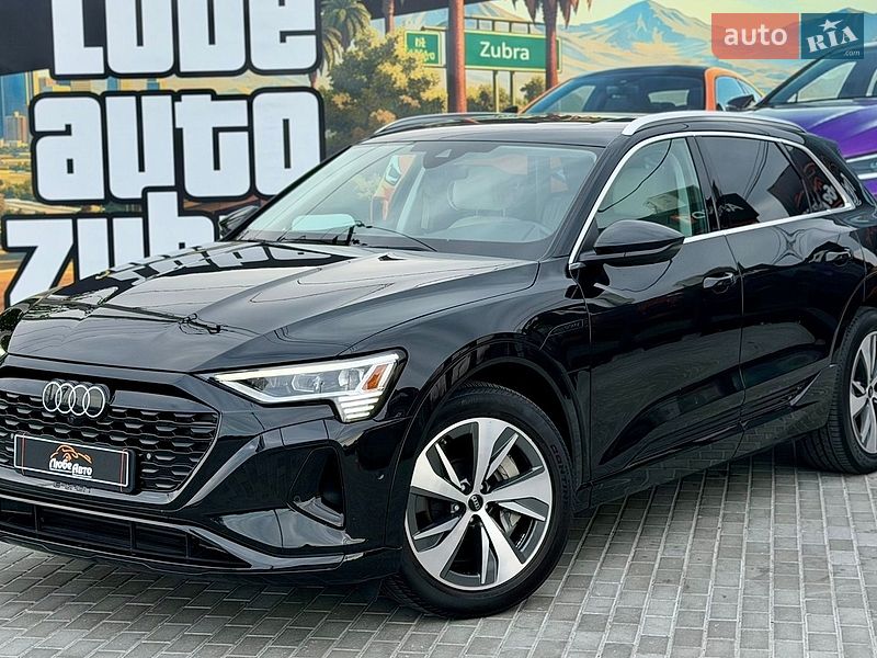 Позашляховик / Кросовер Audi Q8 e-tron 2023 в Львові