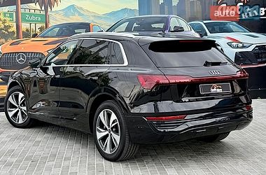 Позашляховик / Кросовер Audi Q8 e-tron 2023 в Львові