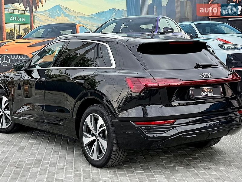 Позашляховик / Кросовер Audi Q8 e-tron 2023 в Львові