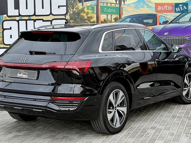Позашляховик / Кросовер Audi Q8 e-tron 2023 в Львові