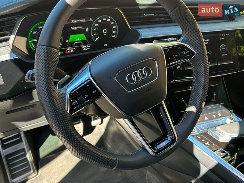 Позашляховик / Кросовер Audi Q8 e-tron 2024 в Києві