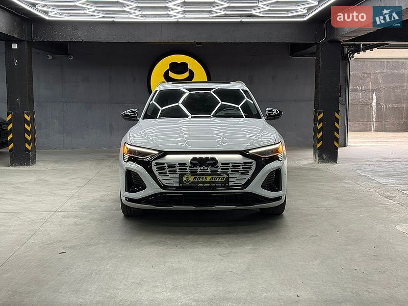 Внедорожник / Кроссовер Audi Q8 e-tron 2023 в Ивано-Франковске