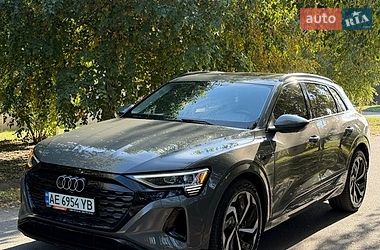 Позашляховик / Кросовер Audi Q8 e-tron 2023 в Дніпрі